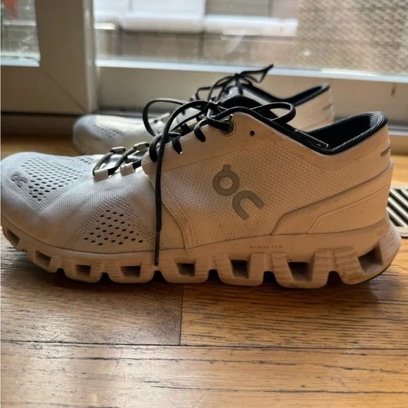 On Cloud X Running Shoes - Picture 2 of 6